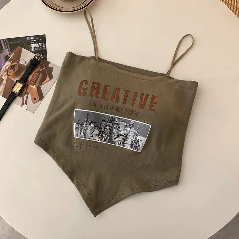 Crop-Tops mit Spaghettiträgern und kreativem Print für den E-Girl Stil