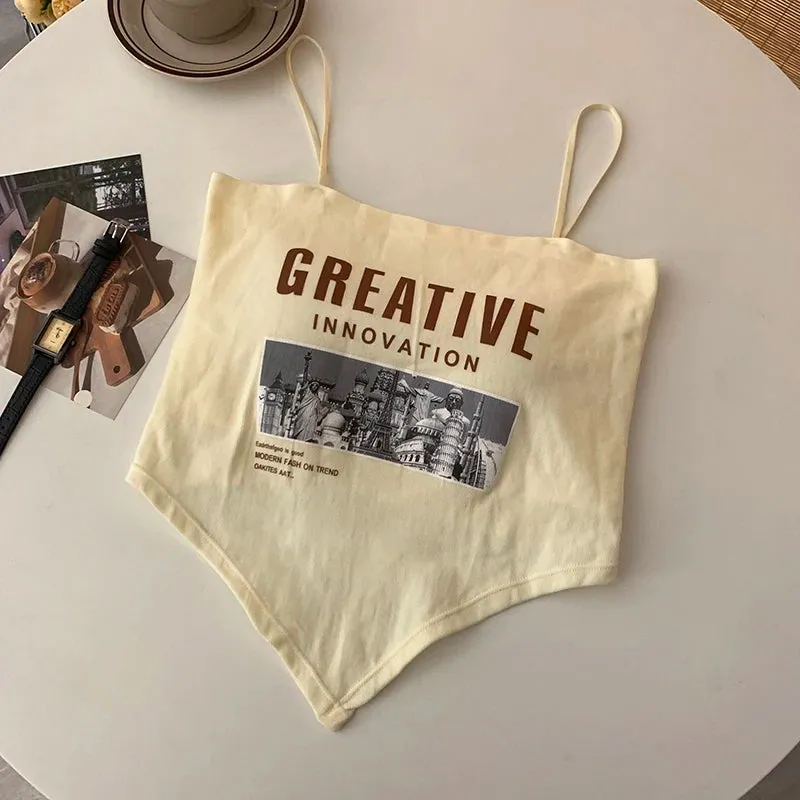Crop-Tops mit Spaghettiträgern und kreativem Print für den E-Girl Stil