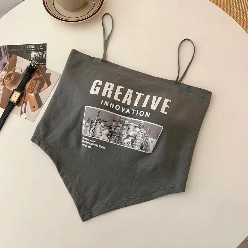 Crop-Tops mit Spaghettiträgern und kreativem Print für den E-Girl Stil