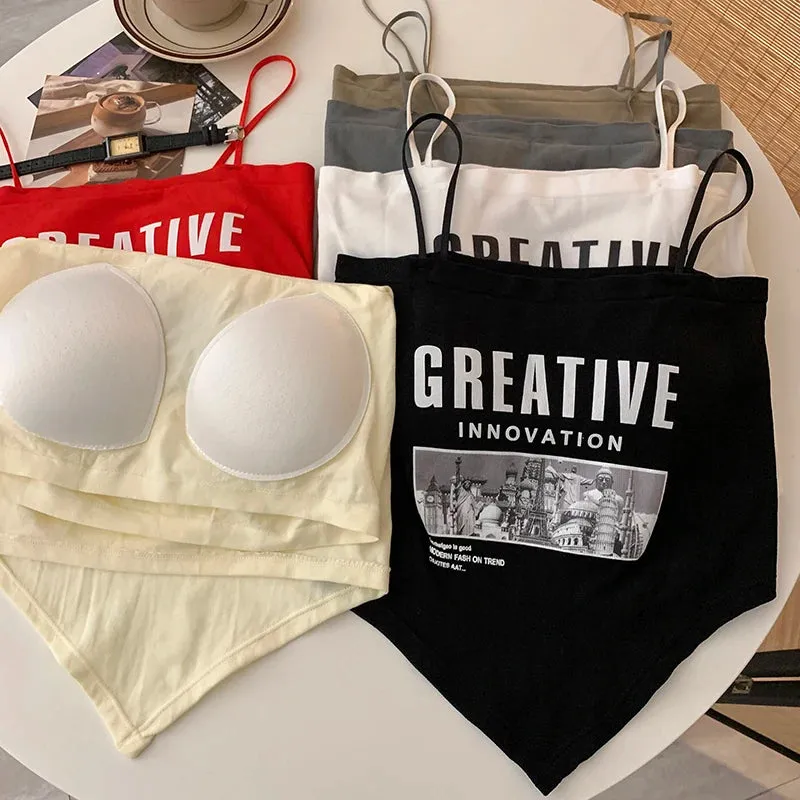 Crop-Tops mit Spaghettiträgern und kreativem Print für den E-Girl Stil