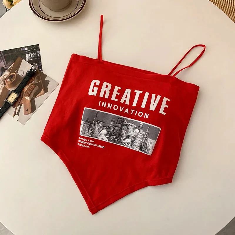 Crop-Tops mit Spaghettiträgern und kreativem Print für den E-Girl Stil