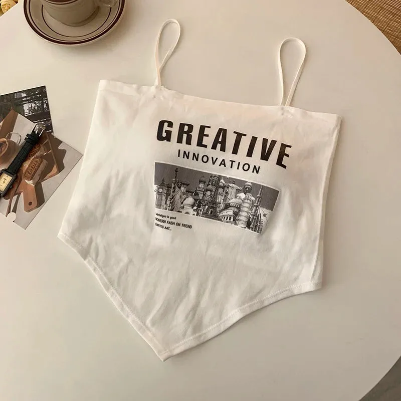 Crop-Tops mit Spaghettiträgern und kreativem Print für den E-Girl Stil