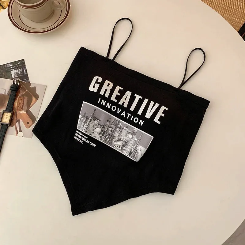 Crop-Tops mit Spaghettiträgern und kreativem Print für den E-Girl Stil