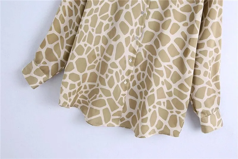 LOOSE ANIMAL PRINT BLOUSE
